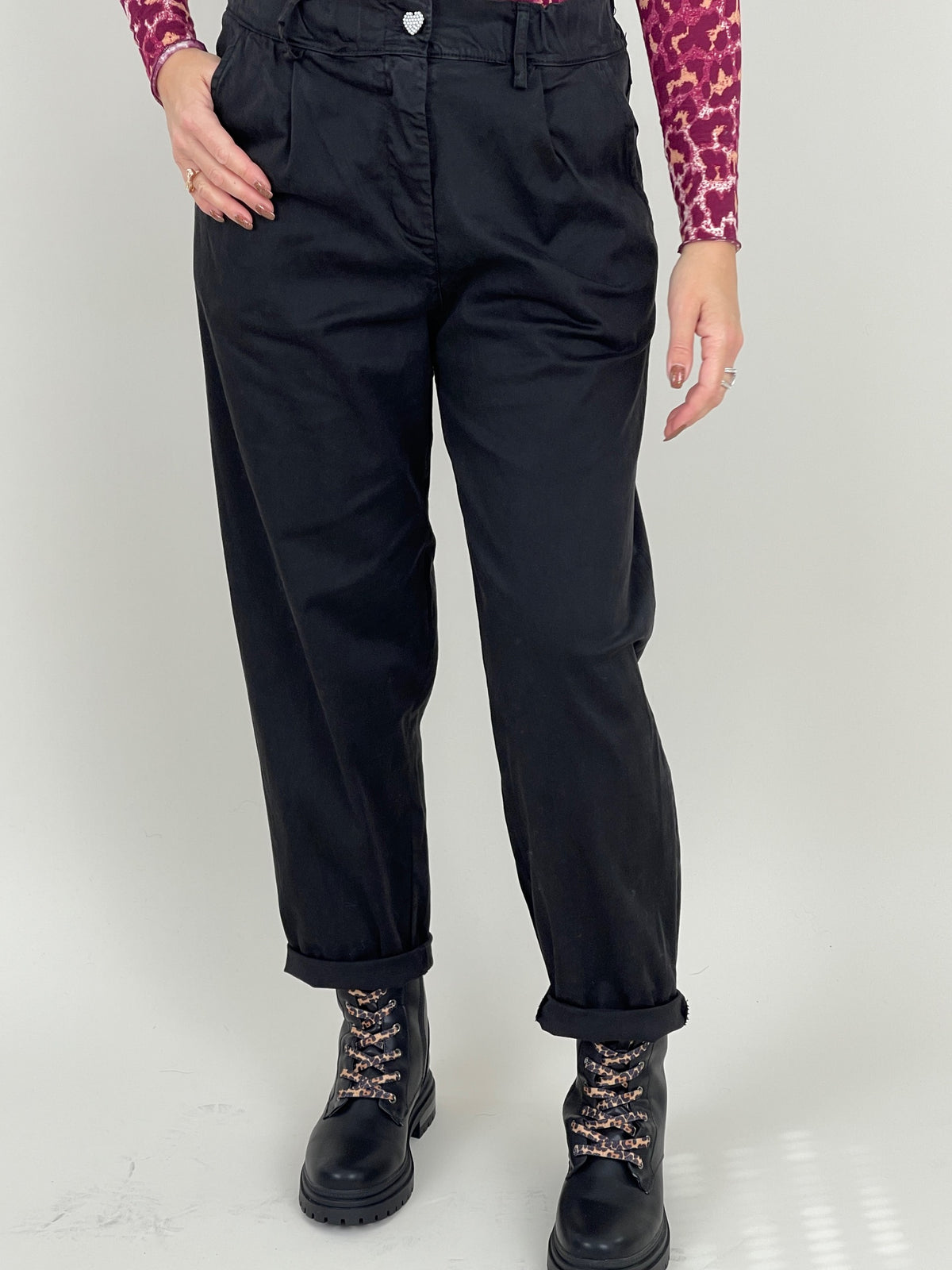 Jogpants leichte Ballon-Form in Schwarz