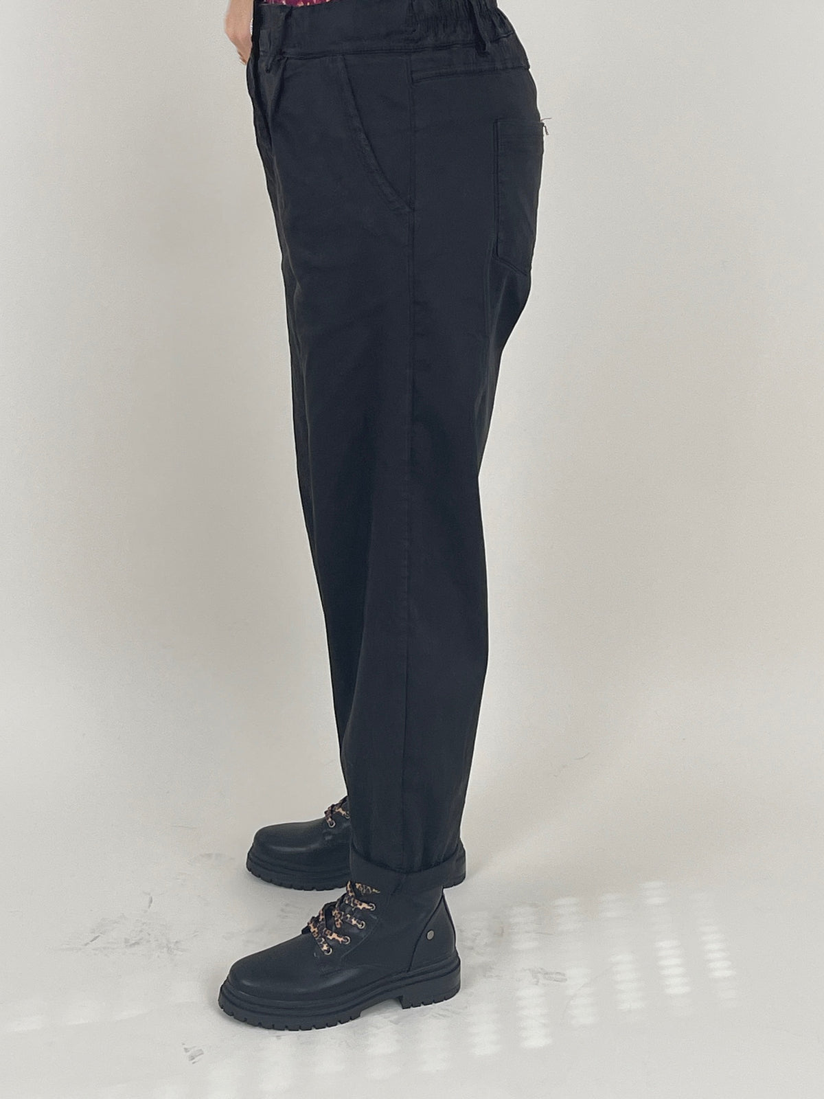 Jogpants leichte Ballon-Form in Schwarz