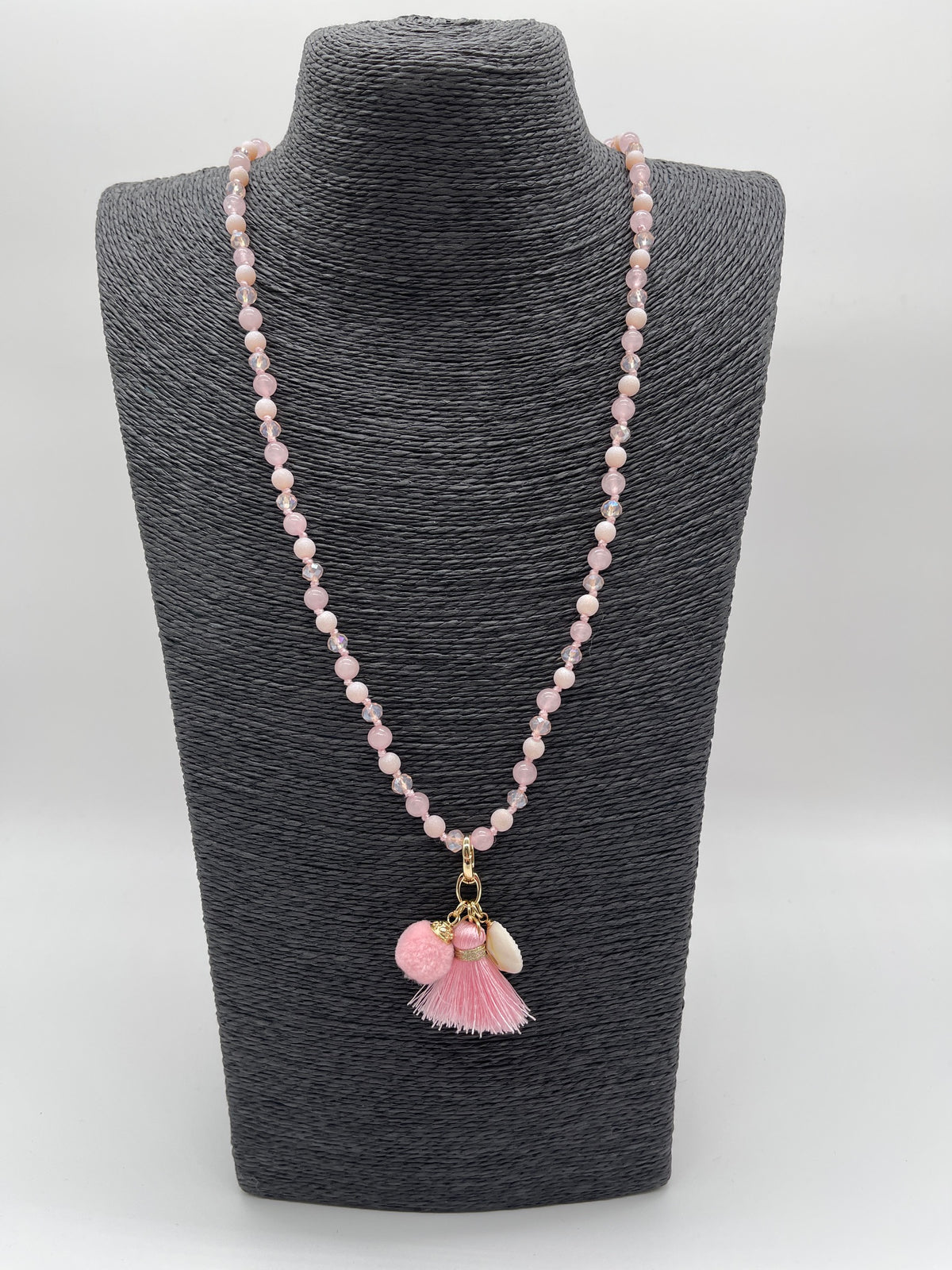 Kette mit Anhänger in versch. Farben