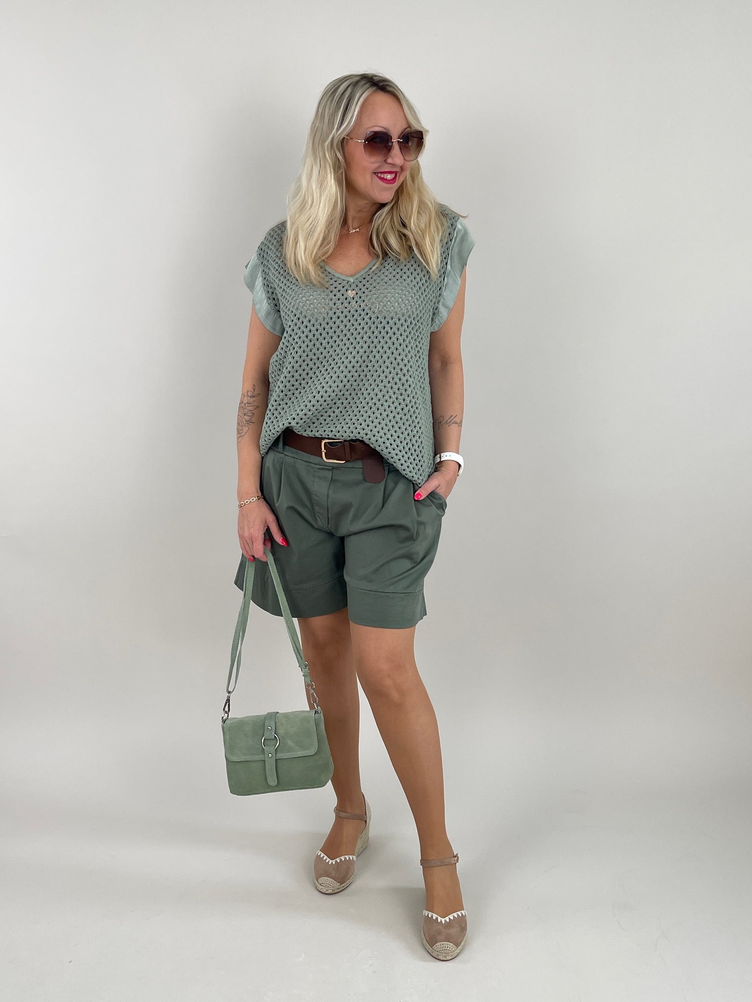 Netzpullover kurze Satin-Ärmel in versch. Farben Artikel 6056