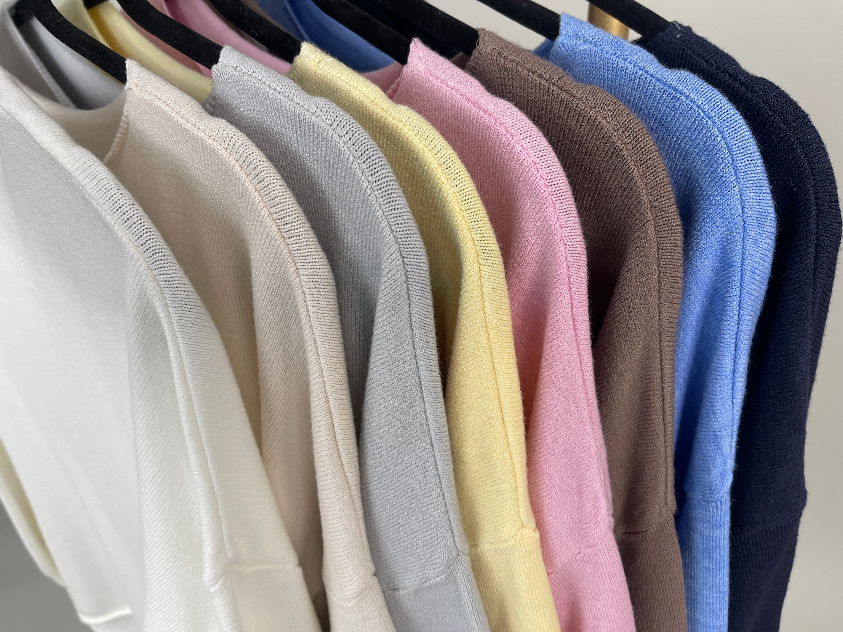 Pullover Feinstrick in versch. Farben