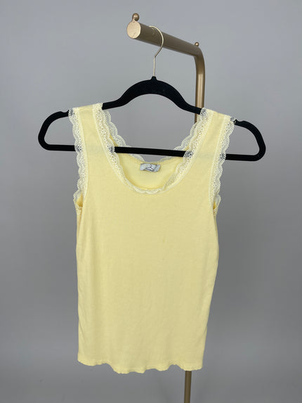 Top mit Spitze in versch. Farben