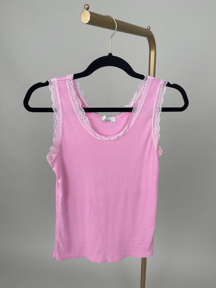 Top mit Spitze in versch. Farben