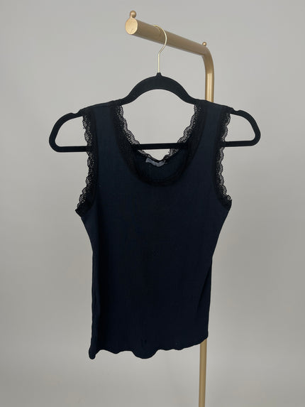 Top mit Spitze in versch. Farben