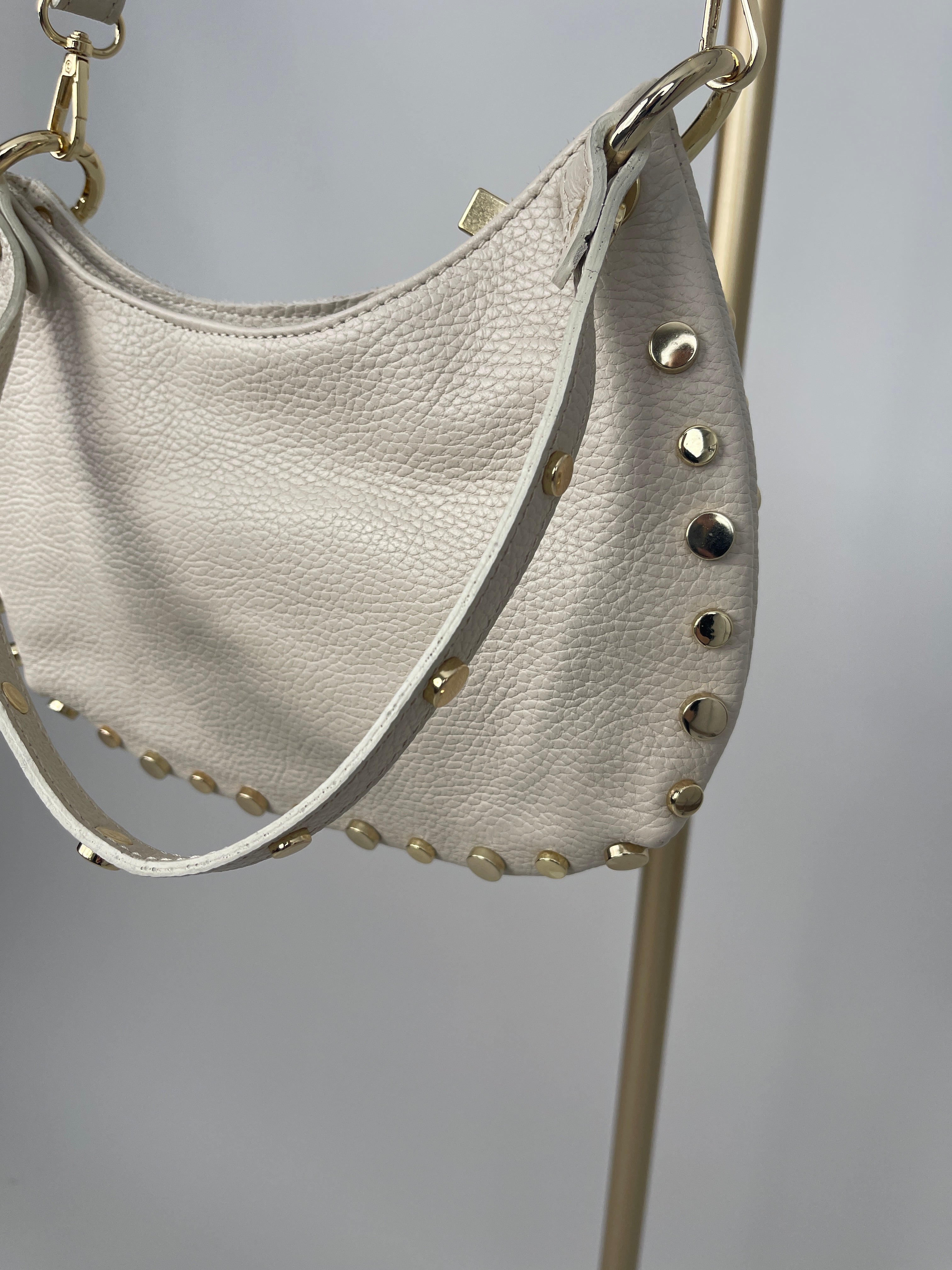 Tasche Echtleder mit Nieten in Beige