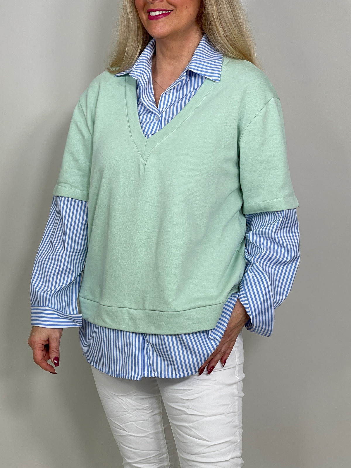 Sweatshirt mit Bluseneinsatz in versch. Farben