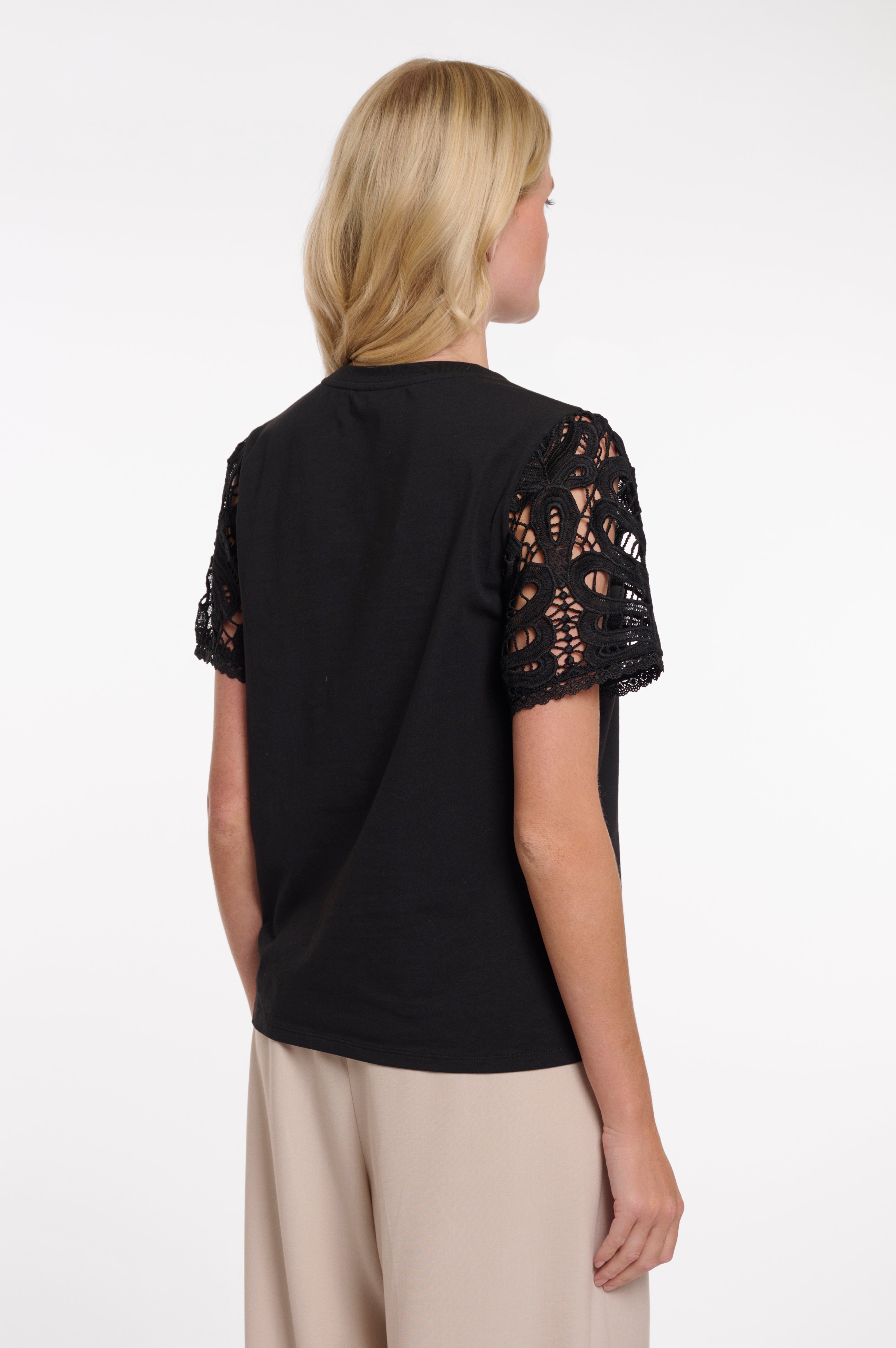 T-Shirt Joney von Rino&Pelle in Schwarz