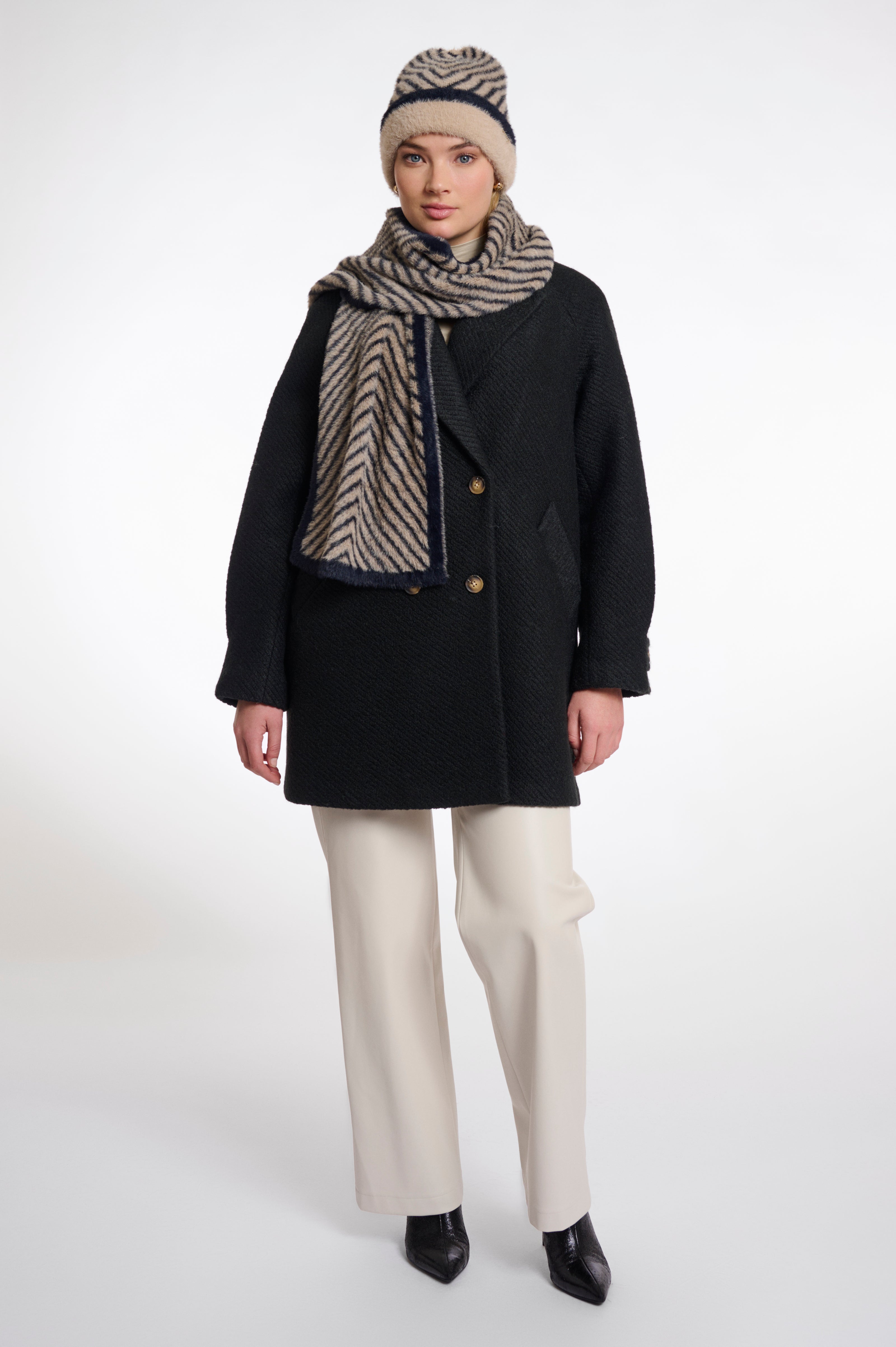 Strickschal Muster von Rino&Pelle in Oat/Black RP6633