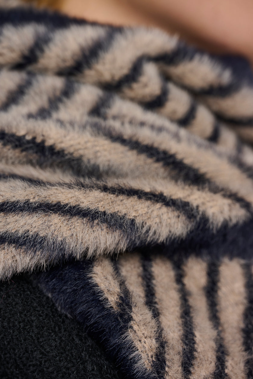 Strickschal Muster von Rino&Pelle in Oat/Black RP6633