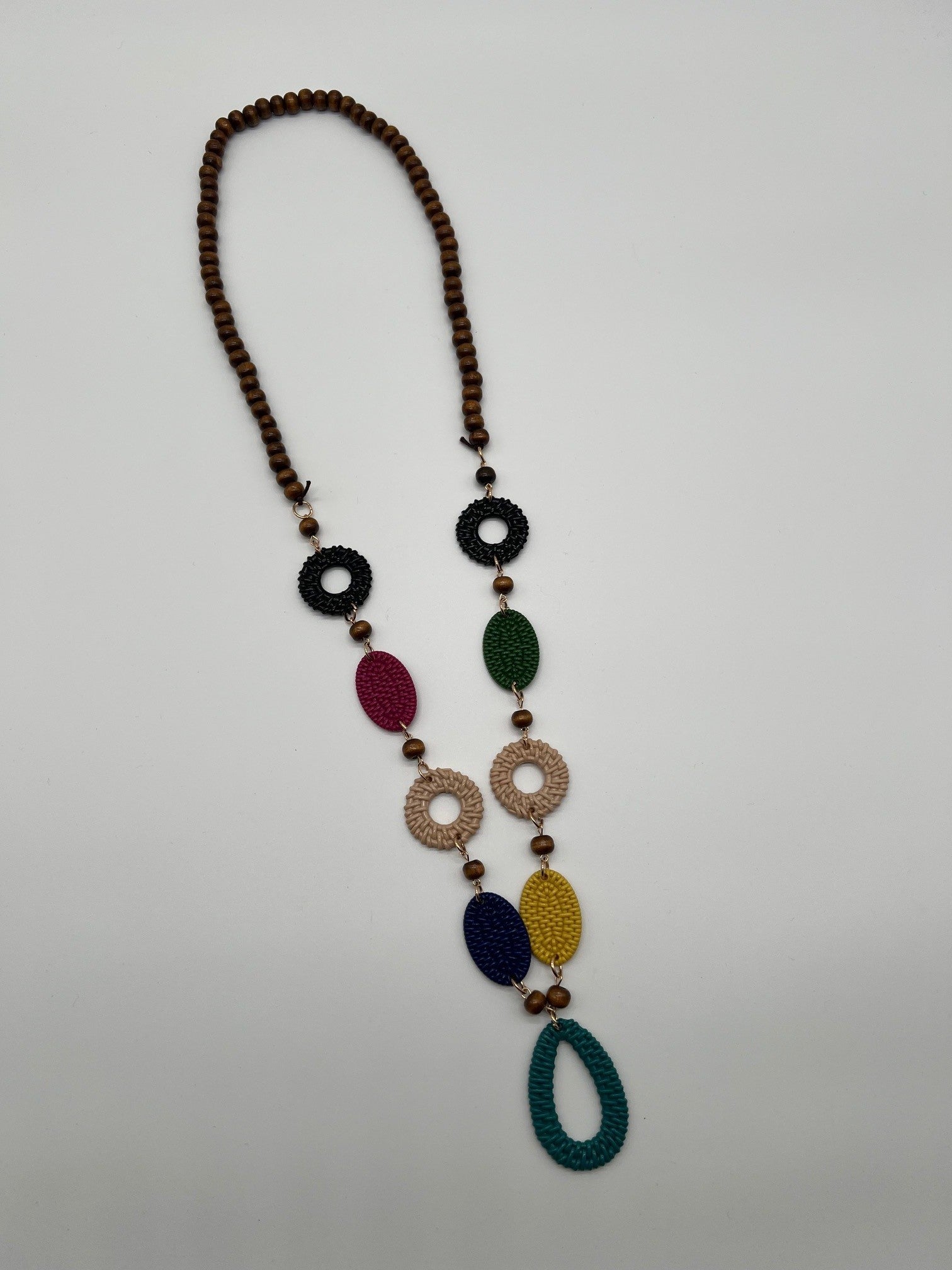 Kette mit bunten Details