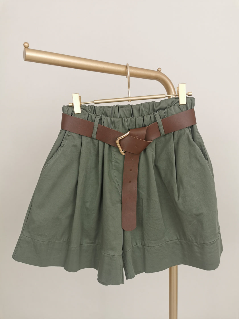 Shorts mit Gürtel in versch. Farben