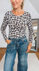 Langarmshirt mit Cashmere Leo in Beige Artikel 6270
