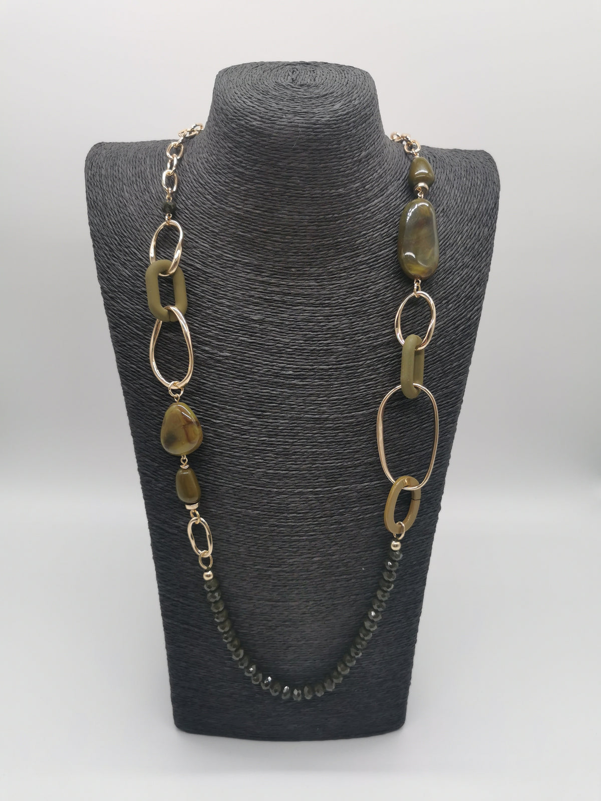 Kette mit Gliedern mit goldenen Details