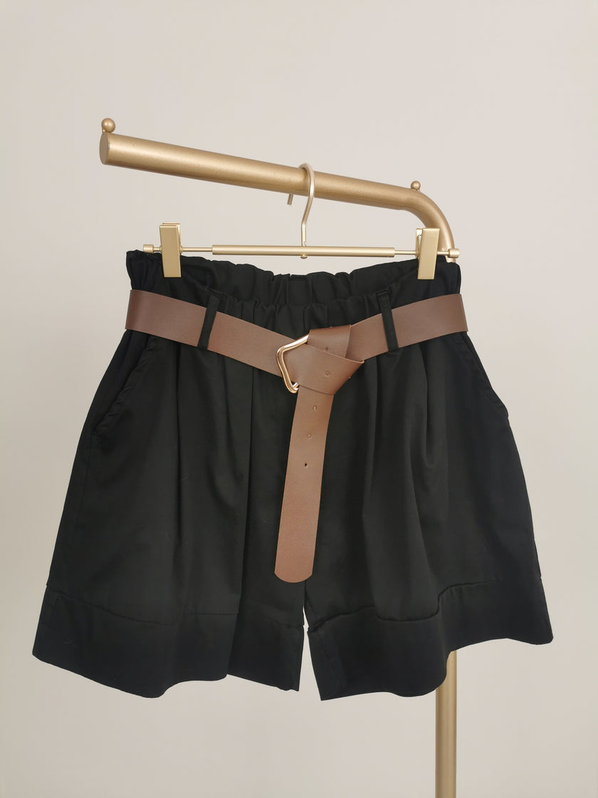 Shorts mit Gürtel in versch. Farben