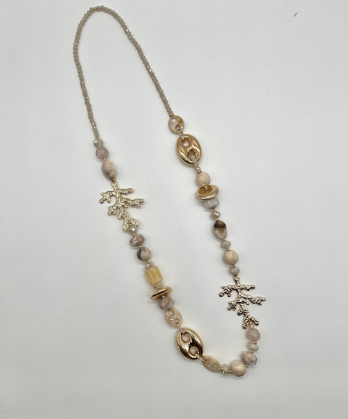 Kette mit Details in Beige